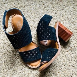 Franco Sarto Delores Black Sandals. Never worn. NWOT size 6.